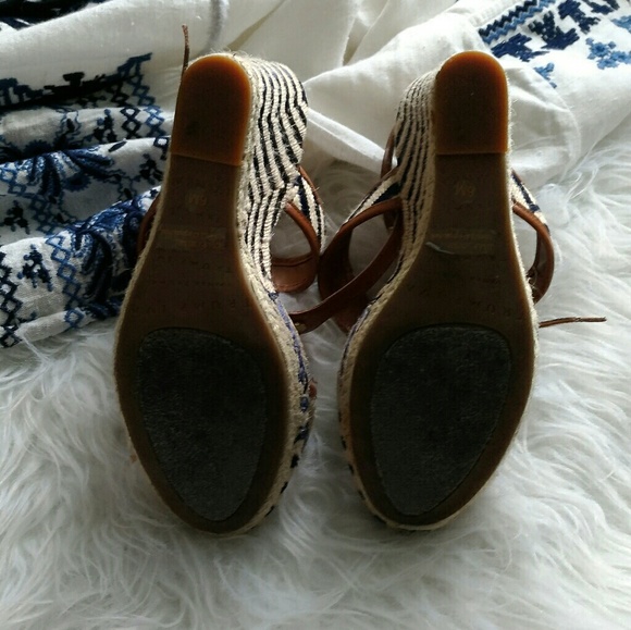 Ivanka Trump Women's Halyn Chevron Wedge Sandal - Picture 4 of 6